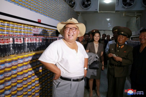 Kim Jong-un riéndose