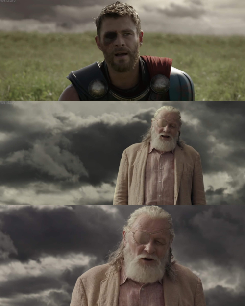 Thor le dice a Odín que necesita su martillo Thor le dice a Odín que necesita su martillo