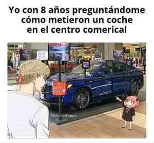 Yo con 8 años preguntándome cómo metieron un coche en el centro comercial