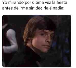 Yo mirando por última vez la fiesta antes de irme sin decirle a nadie