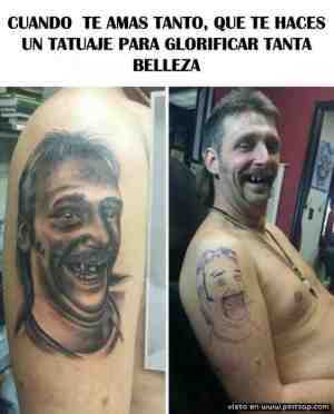 Cuando te amas tanto que te haces un tatuaje para glorificar tanta belleza