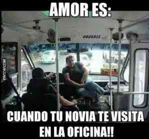 Amor es, cuando tu novia te visita en la oficina