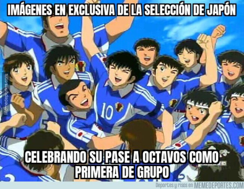 La selección de japón celebrando su pase a octavos como primera de grupo