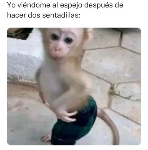 Yo viéndome al espejo después de hacer dos sentadillas